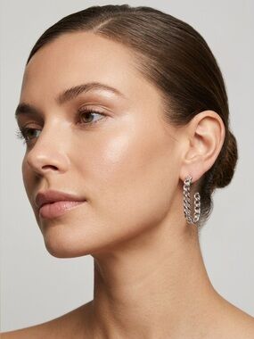 71: Kendra Scott Polished Silver Chain-Link Hoop Earrings